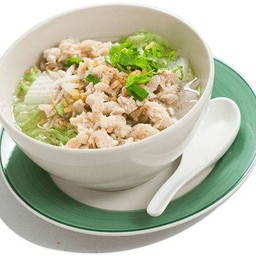 ก๋วยเตี๋ยวนํ้า หมูสับ หรือ ไก่สับ