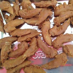 ขนมปังปิ้ง สดจากเต้า สถานีรถไฟ