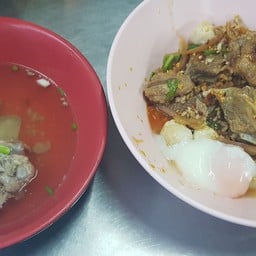 ก๋วยเตี๋ยวซี่โครงหมูตุ๋นต้มยำ-แห้ง