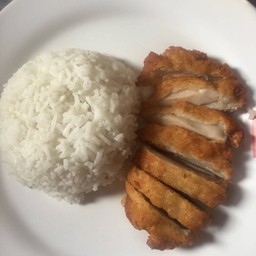 ข้าวไก่ทอด+น้ำจิ้มแจ่ว