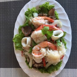 ยำวุ้นเส้น หมู กุ้ง หมึก
