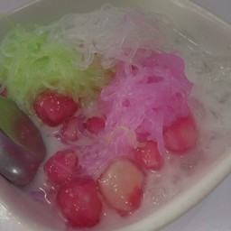 ทับทิมและซ่าหริ่มในน้ำกะทิอบควันเทียน