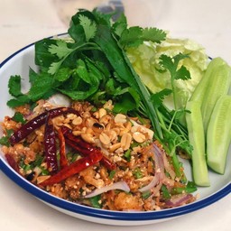 ยำข้าวทอดแหนม เห็ด มังสวิรัติ