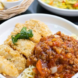 สปาเก็ตตี้ไก่ทอดซอสมะเขือเทศ
