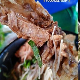 ก๋วยเตี๋ยวเนื้อตุ๋น