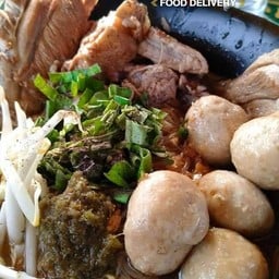 หมูตุ๋นหม้อไฟ