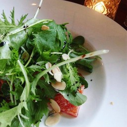 Salmon, rocket and dragon nuts salad with dressing