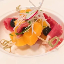 Parma ham with peach and black olives