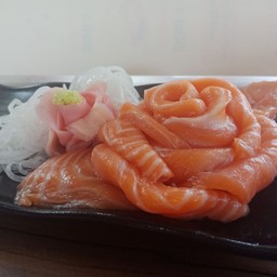 ซาชิมิปลาแซลมอน120กรัมพร้อมขิงดอง