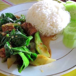 คะน้ายางมะตอยราดข้าว