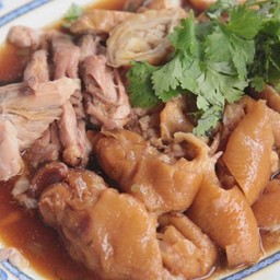 ขาหมูเป็นกับข้าว