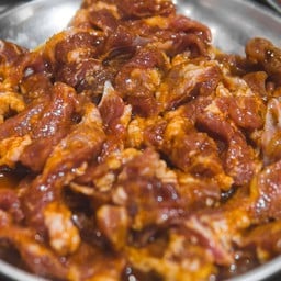 P2.กระบังลมหมูหมักเผ็ด