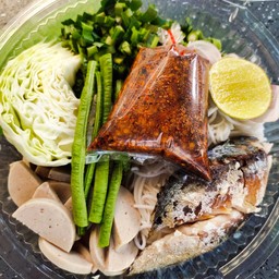 ยำขนมจีนMolly