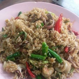 กระเพารวมมิตรคลุกข้าว
