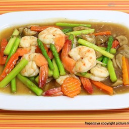 กุ้งผัดหน่อไม้ฝรั่ง
