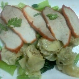 บะหมี่หมูแดงพี่หนอม เส้นทำเอง อุดมสุข51.สุขุมวิท103 ซ.ประวิทย์และเพื่อน