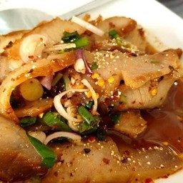 น้ำตกคอหมูย่าง