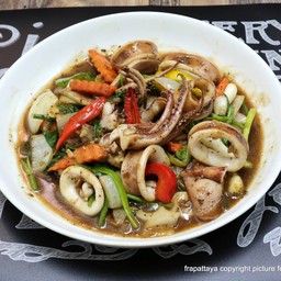 ปลาหมึกผัดพริกไทยดำ