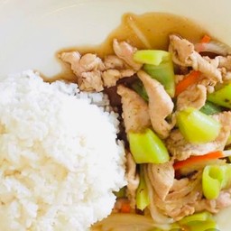 ผัดพริกหยวกหมู ราดข้าว