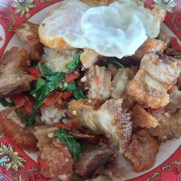 ข้าวกะเพราหมูกรอบ (พิเศษ)