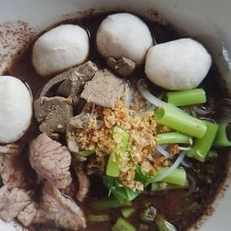 วุ้นเส้น น้ำตก หมู ตับ ลูกชิ้น