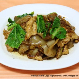 ผัดซีอิ๊วไก่