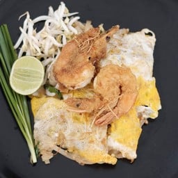 ผัดไทยกุ้งสดห่อไข่
