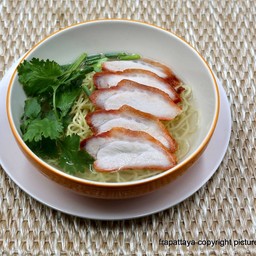 ก๋วยเตี๋ยวน้ำหมูแดง