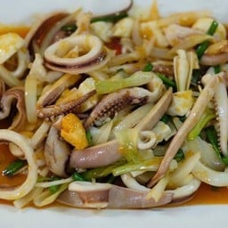 ปลาหมึกผัดไข่เค็ม