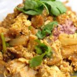 ข้าวราดผัดกะหรี่หมู