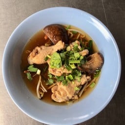 ก๋วยเตี๋ยว ไก่ตุ๋นยาจีน