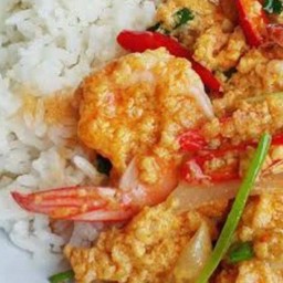 ข้าวราดผัดผงกะหรี่กุ้ง