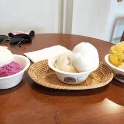 Seasons Premium Homemade Icecream สันติธรรม