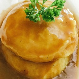 มันบดราดน้ำเกรวี่  Potato mash with gravy sauce