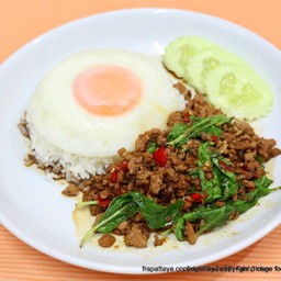 ข้าวกระเพราเนื้อ+ไข่ดาว