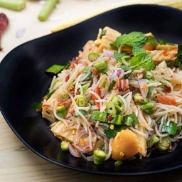 ยำขนมจีน