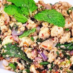 ลาบเต้าหู้ พร้อมผักแกล้ม