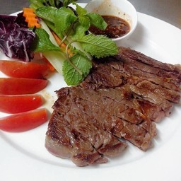 เนื้อเซอร์ลอยด์ย่างจิ้มแจ่ว