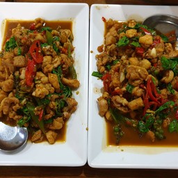 กระเพราไก่ไทย