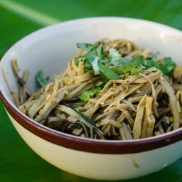 ยำหน่อใส่น้ำปู