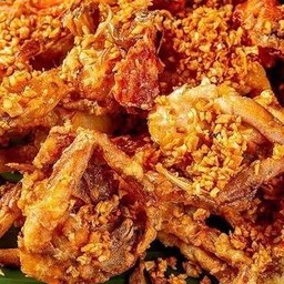 ปูนิ่มฉ่ากระเทียมไข่เค็ม