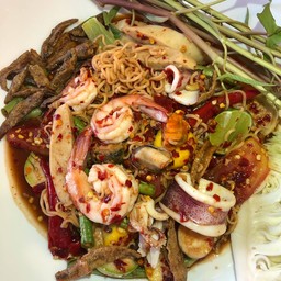 ตำมาม่าทะเลเดือด (ปลาร้านัว)