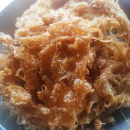 เส้นหมี่ห่อไข่ราดหน้าทะเล