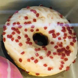 โดนัทสตรอว์เบอร์รี่โยเกิร์ต