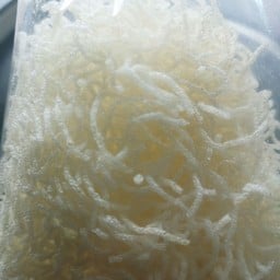 เส้นหมี่ขาวกรอบราดหน้าหมู