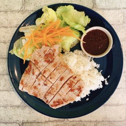 ข้าวหมูย่างจิ้มแจ่ว