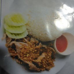 ข้าวราดหมูกะเทียม