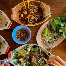 ก๋วยเตี๋ยวนายหนวด 