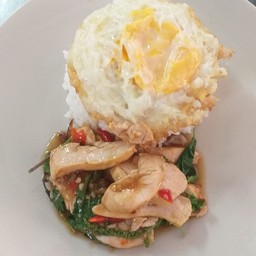 ข้าวราดกะเพรา ไก่