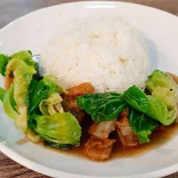 แขนงหมูกรอบราดข้าว